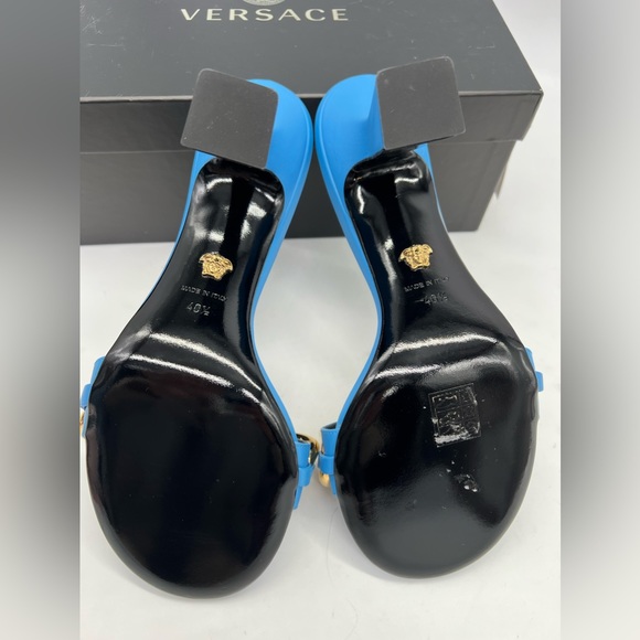 VERSACE Curb LinkBlock Heel Leather Mules - Picture 11 of 14